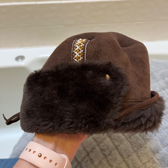 UGG 100% Genuine Shearling Suede Hat - Picture 12 of 12